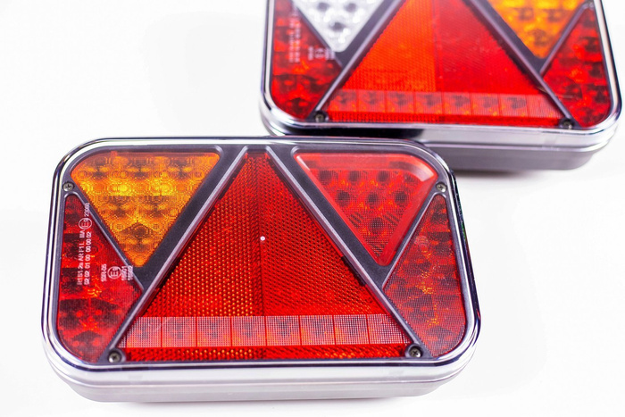 FRISTOM LED-Rücklichter + MANTES 4m 7PIN Kabelbaum