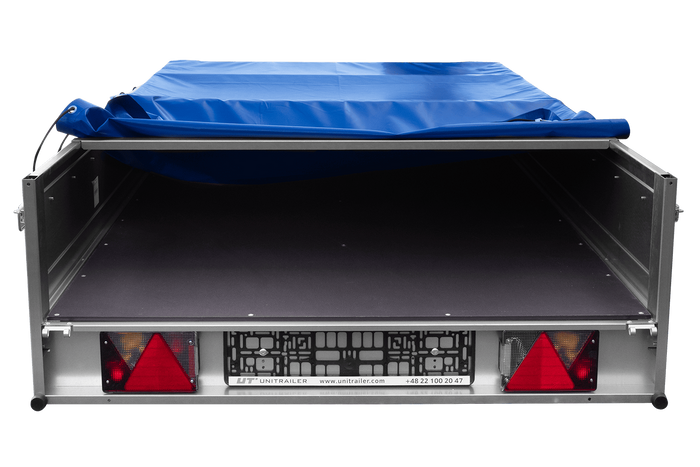 EINACHS-TIEFLADER GARDEN TRAILER 264 KIPP MIT STÜTZRAD, QUERSTREBEN UND BLAUER FLACHPLANE