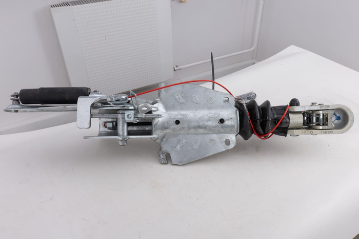 OUTLET KNOTT KF27B Auflaufvorrichtung mit K27A Kupplung für einen 2700 kg Anhänger mit V-förmiger Deichsel