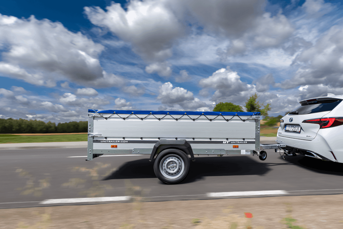 Einachsanhänger mit Aluminiumseitenwänden 264x125 Unitrailer Garden 264 KIPP ALU mit BIS-Seitenwänden, H-0-Rahmen und blauer Plane