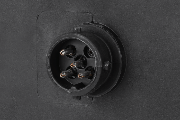 Lichtset: DOBPLAST DPT35 Rückleuchten + ASPÖCK FLEXIPOINT I Seitenmarkierungsleuchten + MANTES 4,5m 7PIN Kabelbaum