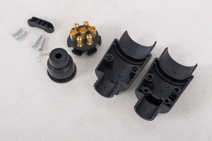 7-poliger UNITRAILER-Stecker für Anhängerkupplungsbuchse