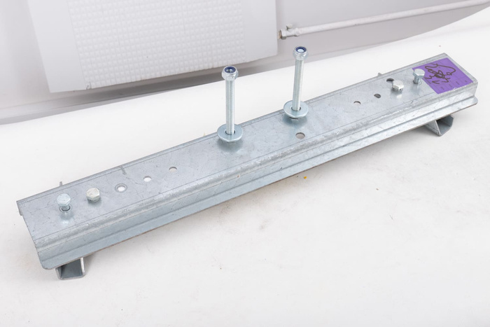 OUTLET Halterung zur Befestigung des Reserverades des UNITRAILER Anhängers