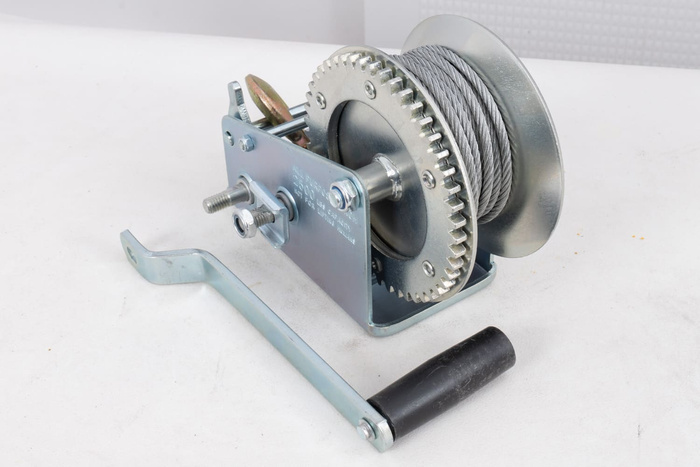 OUTLET Manuelle Seilwinde für KNOTT-Anhänger 1135 kg mit Stahlseil