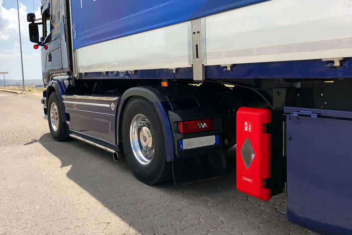 Feuerlöscherkasten 6kg DAKEN 82020 ADAMANT 671x310x247mm rot