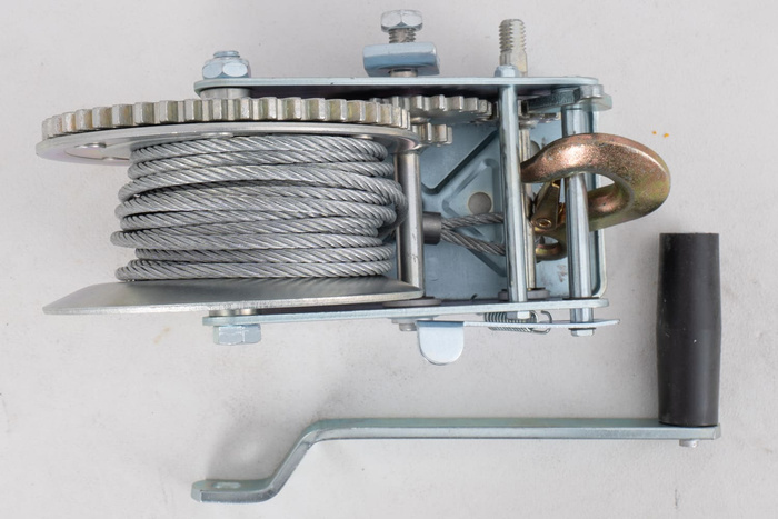 OUTLET Manuelle Seilwinde für KNOTT-Anhänger 1135 kg mit Stahlseil