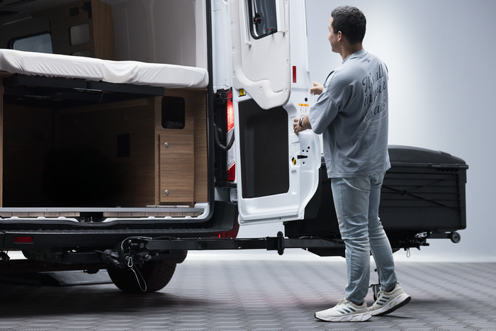 Towbox Camper Alpha schwarze LED (lang) - Anhängerkupplungs-Gepäckbox