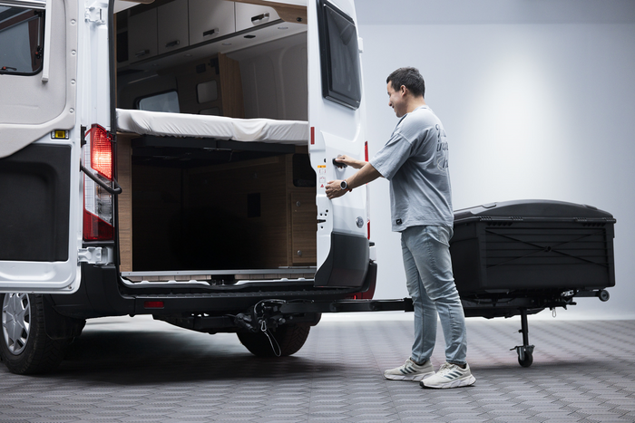 Towbox Camper Alpha schwarze LED (lang) - Anhängerkupplungs-Gepäckbox