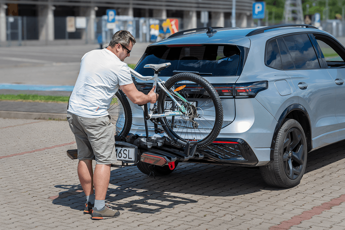 Inter Pack Velox 3 LED - faltbarer Anhängerkupplungs-Fahrradträger für 3 Fahrräder mit LED-Beleuchtung (schwarz)