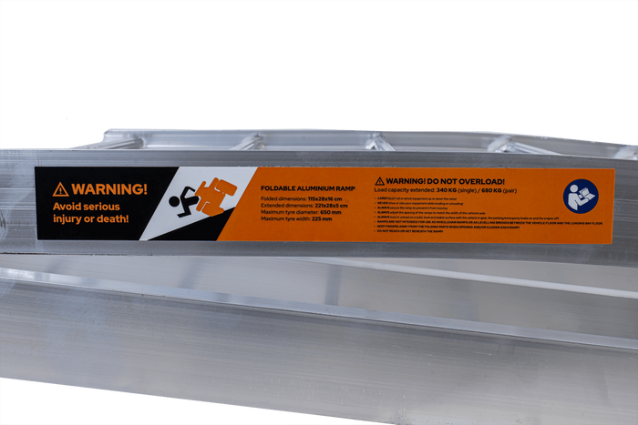 UNITRAILER ALR002 klappbare Auffahrrampe aus Aluminium für Anhänger, 221 cm, 340 kg, mit Gurt