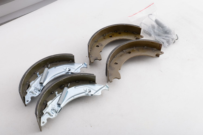 OUTLET Bremsbacken für gebremste Achsen KNOTT 200x50 SET