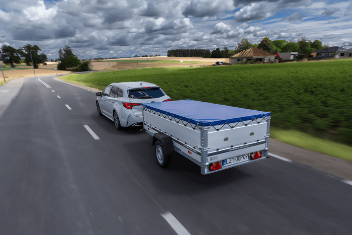 Einachsanhänger mit Aluminiumseitenwänden 264x125 Unitrailer Garden 264 KIPP ALU mit BIS-Seitenwänden, H-0-Rahmen und blauer Plane
