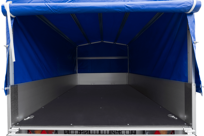 Einachsiger Anhänger auf Blattfedern mit Aluminiumseitenwänden 230x125 Unitrailer Garden 230/R KIPP ALU mit H-800 Rahmen und blauer Plane