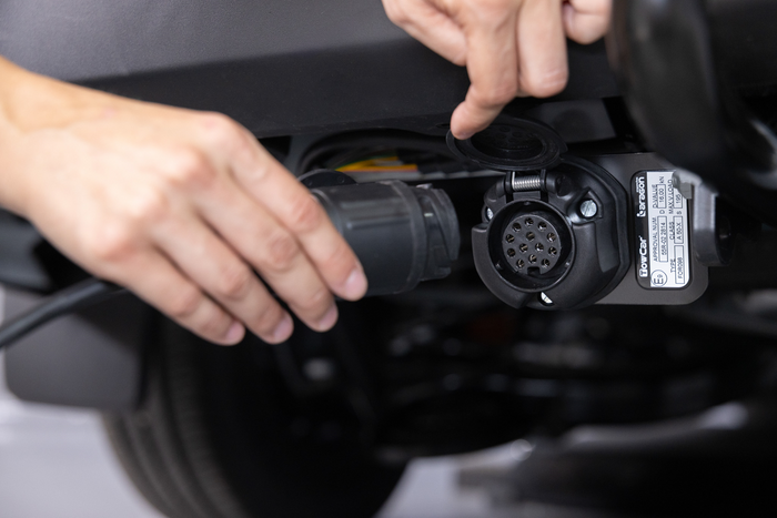 Towbox Camper Alpha schwarze LED (lang) - Anhängerkupplungs-Gepäckbox