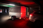 PKW-Anhänger 230x125 UNITRAILER GARDEN 230 KIPP mit Zusatzbordwändenund grauer Hochplane 80 cm