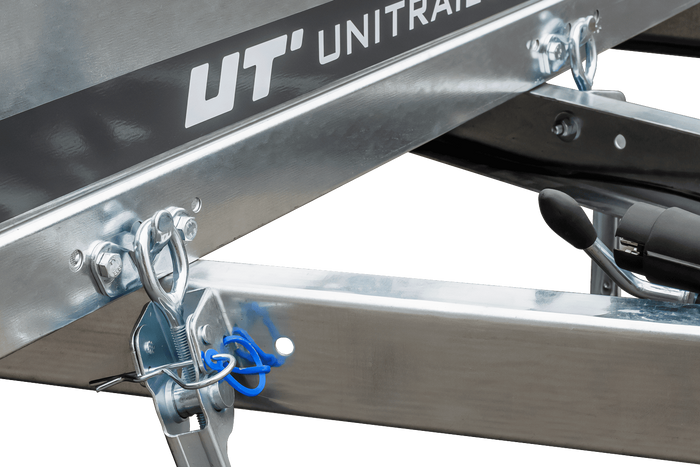PKW-Anhänger 230x125 UNITRAILER GARDEN 230 KIPP mit Zusätzbordwänden und blauer Hochplane