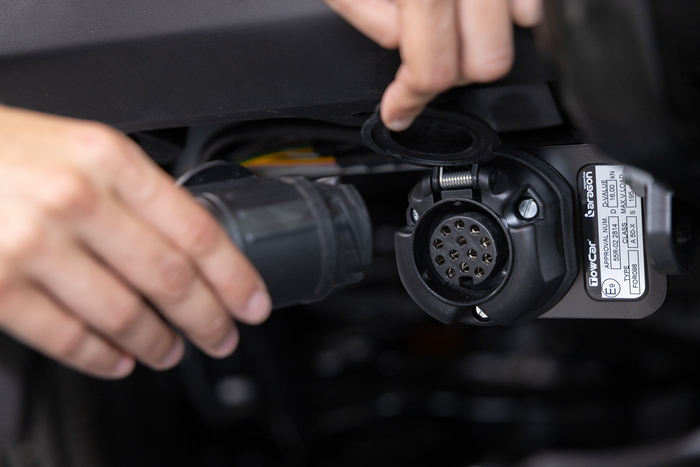 Towbox Alpha urban black - Anhängerkupplungs-Gepäckbox