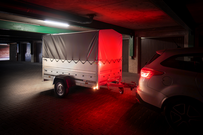 PKW-Anhänger 230x125 UNITRAILER GARDEN 230 KIPP mit Zusatzbordwänden und grauer Hochplane 80 cm