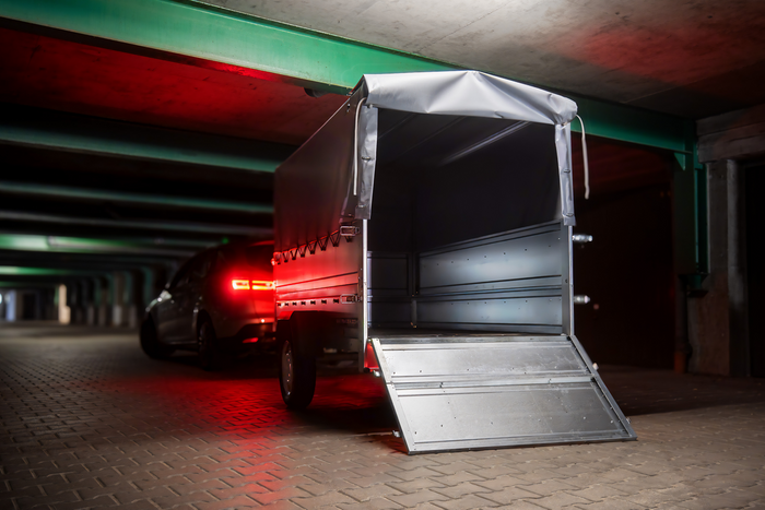 PKW-Anhänger 230x125 UNITRAILER GARDEN 230 KIPP mit Zusatzbordwänden und grauer Hochplane 80 cm