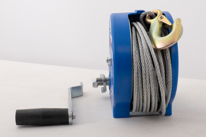 OUTLET Manuelle Seilwinde für Anhänger KNOTT 1135kg mit Stahlseil