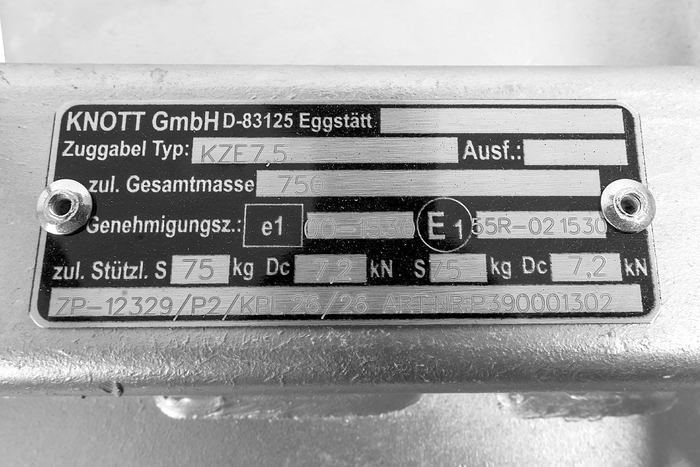 KNOTT K7.5-H+KZE7.5 Kugelkupplung mit Halterung und Kabel für 750 kg Anhänger mit V-förmiger Deichsel